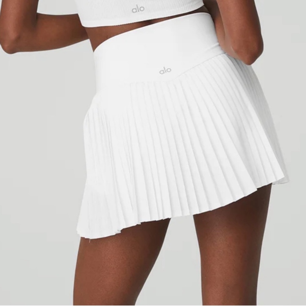alo yoga grand slam tennis skirt in white 🤍